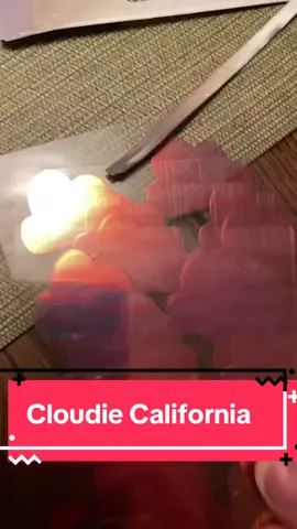 #cloudiecalifornia #cravingsupport #patches cloudy California supports natural GLP one production craving support. This product is vegan and non-GMO how do use carefully peel off one patch from its plastic. Apply it on an area of your skin that has minimal or no hair. For best results, wear the patch for approximately eight hours avoid using any lotions or creams in the same area to ensure proper absorption. It has pomegranate extract, cinnamon extract, vitamin three complex, vitamin vitamin B vitamin B two vitamin B three comes in a resealable envelope. 