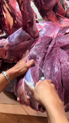 CARA MEMBELAH DAGING AGAR TETAP FRESH #dagingsapi #tukangdagingsapi #fyppppppppppppppppppppppp 