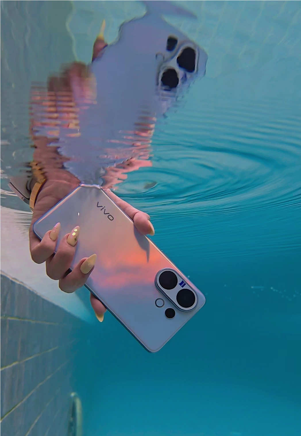 vivo V60 มี IP68 & IP69 ลงน้ำได้สบายๆ☔️💦🌊 #V60 #V60vlog #vivoTH #V60Underwater #vivokorat 