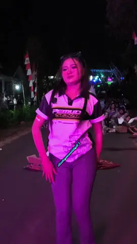 hidup senang tiap hari melayang🔥💃 #dancerkarnaval  #karnavalsoundsystem  #pasuruan24jam  #fouryou  #fypviralシ  @wndy_bby 