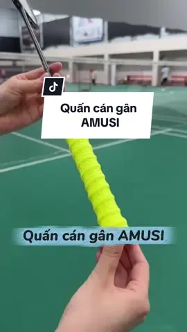 Ra mồ hôi tay mà vẫn cầm chắc vợt. Quấn cán gân Amusi có các lỗ thoáng khí, thoải mái, bám tay, đánh tự tin hơn hẳn #quancanamusi #quancanvotcaulong #votcaulong #caulong #badminton 