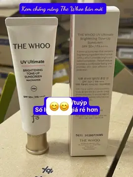 Kem chống nắng The Whoo bản mới 50ml 🇰🇷🛫 Tuýp kem chống nắng triệu view nay đã có bản nâng cấp + dưỡng trắng + thêm tphan Niacinamide giảm thâm siêu xịn luôn các mom ơi! THE WHOO UV ULTIMATE BRIGHTENING TONEUP SUNSCREEN NIACINAMIDE SPF50+/PA++++  Vừa chống nắng vừa chống già + làm sáng da + chống thâm nám Chỉ số SPF50+/PA++++ chống nắng thì không phải bàn chống UV lẫn chống lão hoá đều mạnh mẽ. Em thấy tuýp này xứng đáng gọi là “chống nắng quốc dân phiên bản luxury” luôn á! Chị em nào đang tìm một tuýp vừa chống nắng siêu tốt, vừa nuôi da từ gốc, thì nên test em này liền cho nóng nhen!