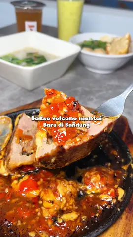 Bakso volcano mentai pertama di Bandung, udah pasti enak dan lagi ada promo opening sebesar 20% yuk buruan mampir🤤🍜 📍BAKSO KUSUMAH JAYA #placetogobandung #kulinerbandung #kulinerpedas #bakso #creatorsearchinsights 