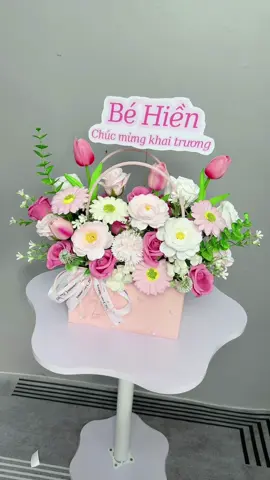 Cùng mình làm giỏ hoa khai trương tone hồng cho khách ạ🥰 #shophoacàmau #xuhuong #hoasapthom 