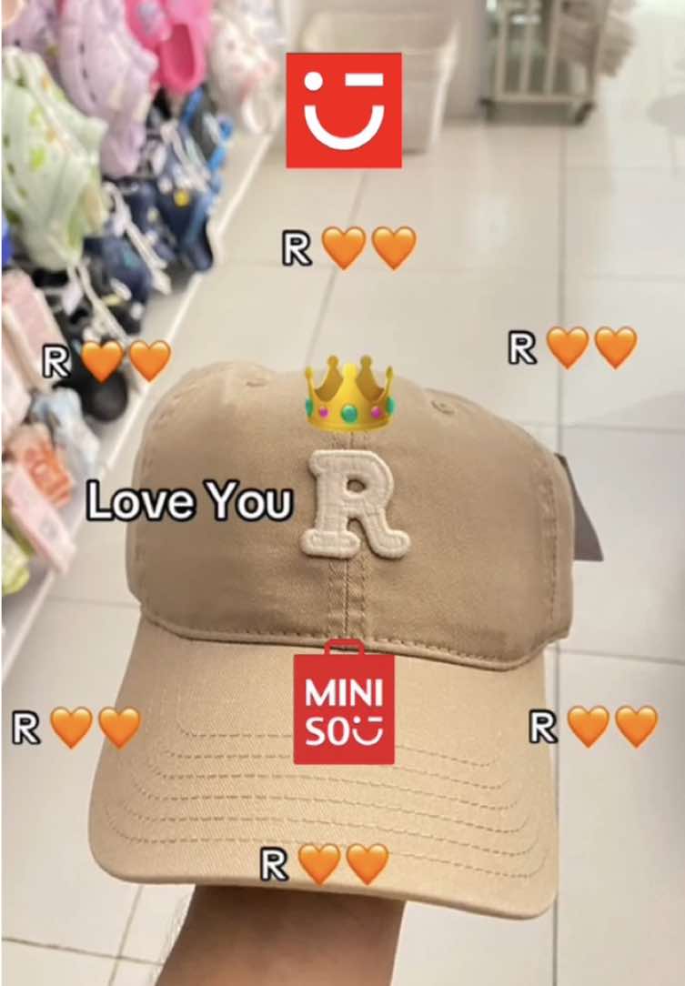 Topi inisial R beli di miniso ya guys 🫶🏻 #minisoidgoodthing #belanjadiminiso #minisoweekid #lewatberanda #inisialR 