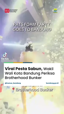🚨 Gercep! Pemkot Bandung Periksa Brotherhood Bunker Usai viral “pesta sabun” yang menuai protes, Pak Wakil @Dr.H.Erwin,SE,M.Pd bersama Tim Gabungan langsung turun ke lokasi. 📌 Fakta hasil pemeriksaan: • Izin usaha lengkap (resto, bar, klub malam, diskotik, hingga izin minol) • Pajak & cukai berjalan normal. • Pengelola diminta buat surat pernyataan resmi agar tidak mengulang pelanggaran serupa. Semua tempat hiburan wajib patuh aturan & lebih selektif pilih mitra acara. #BandungUtama #KotaBandung #WakilWalikotaBandung #BrotherhoodBunker @hmfarhanofficial 