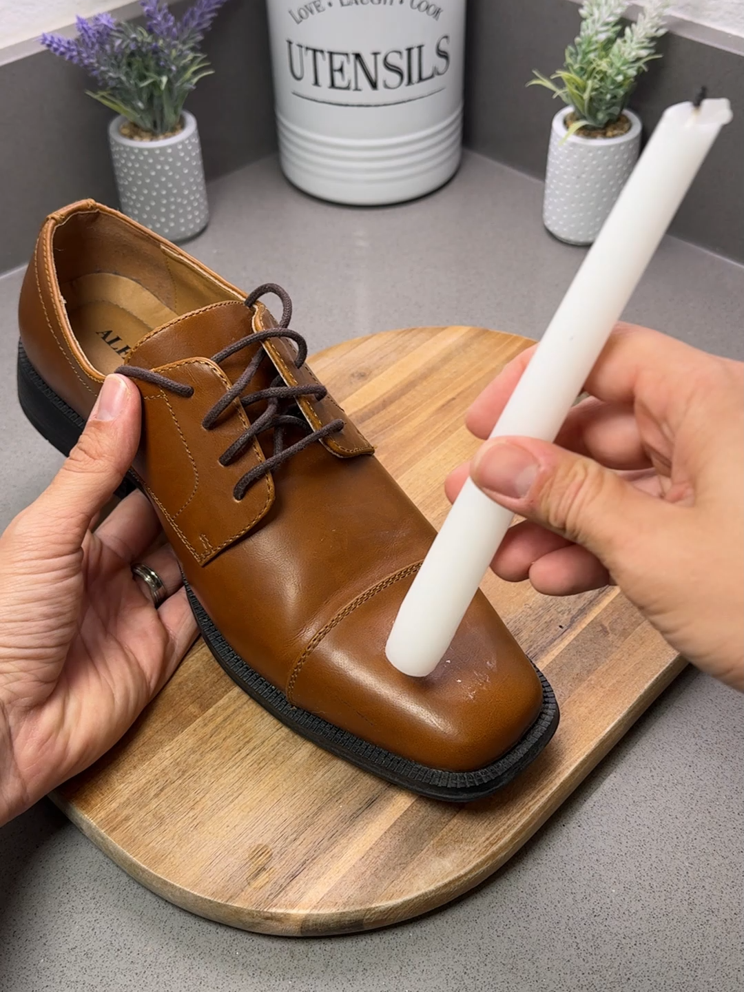 This candle trick makes shoes look new again #shoes #leather #LifeHack