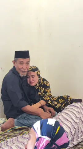 Sebenarnya blm siap dan tidak ada pilihan lain🥹 tenang disana yah mama dampingi uci dari atas sana🫂🤍 #rinduibu #alfatihah #kangenibu #fyp 