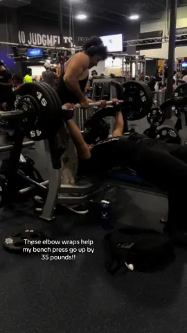 W elbow wraps bench went up 35 plus  #fyp #viral #davidandkay #tiktokshop #tiktokshopaffiliate #larrywheels#gym #18