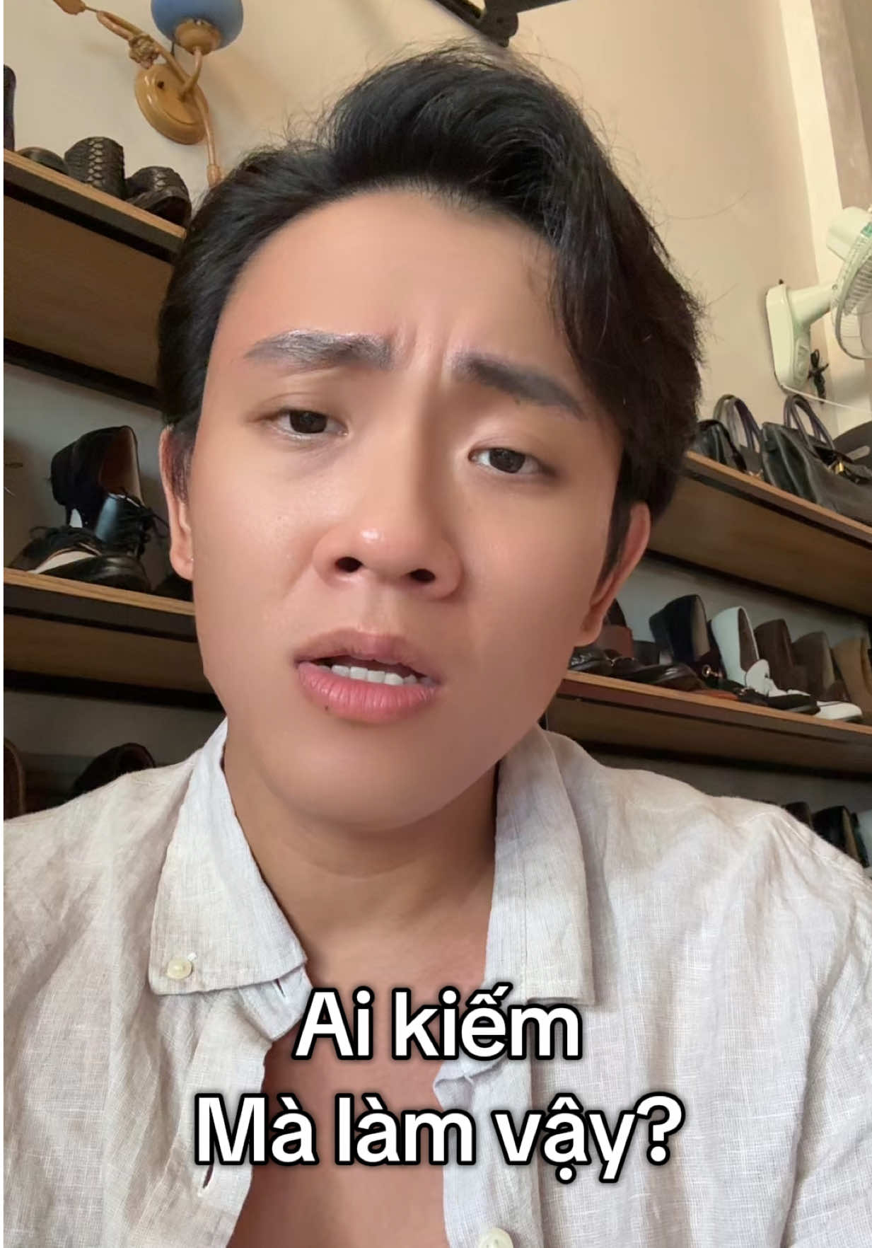 Ai kiếm?