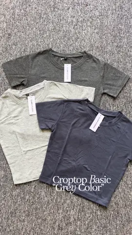 Edisi grey color, Croptop yg ini gk ada henti nya update stock🥵 Buruan deh kalian!! 🫶🏻👀 #promomakangajian #fyppppppppppppppppppppppp #croptopwanita #croptopmurah #kaosmurah 