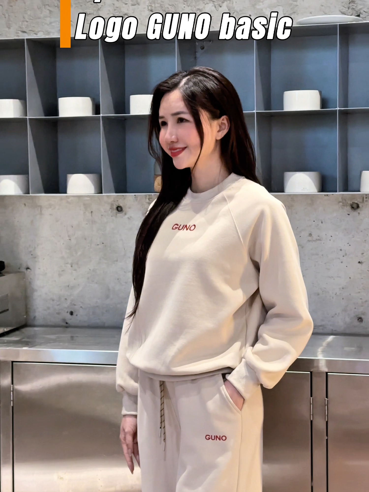 Set nỉ thêu logo GUNO với tone be nhẹ nhàng, sáng da, chất liệu nỉ ép đứng phom, tôn dáng và che khuyết điểm hoàn hảo. Thời tiết giao mùa đã cận kề, chị em hãy nhắn ngay cho GUNO để mua với giá mở bán ưu đãi chưa từng có! #guno