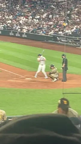 Disney knees seen at t-mobile park #disneyknees #disneychannel #fyp #demilovato 