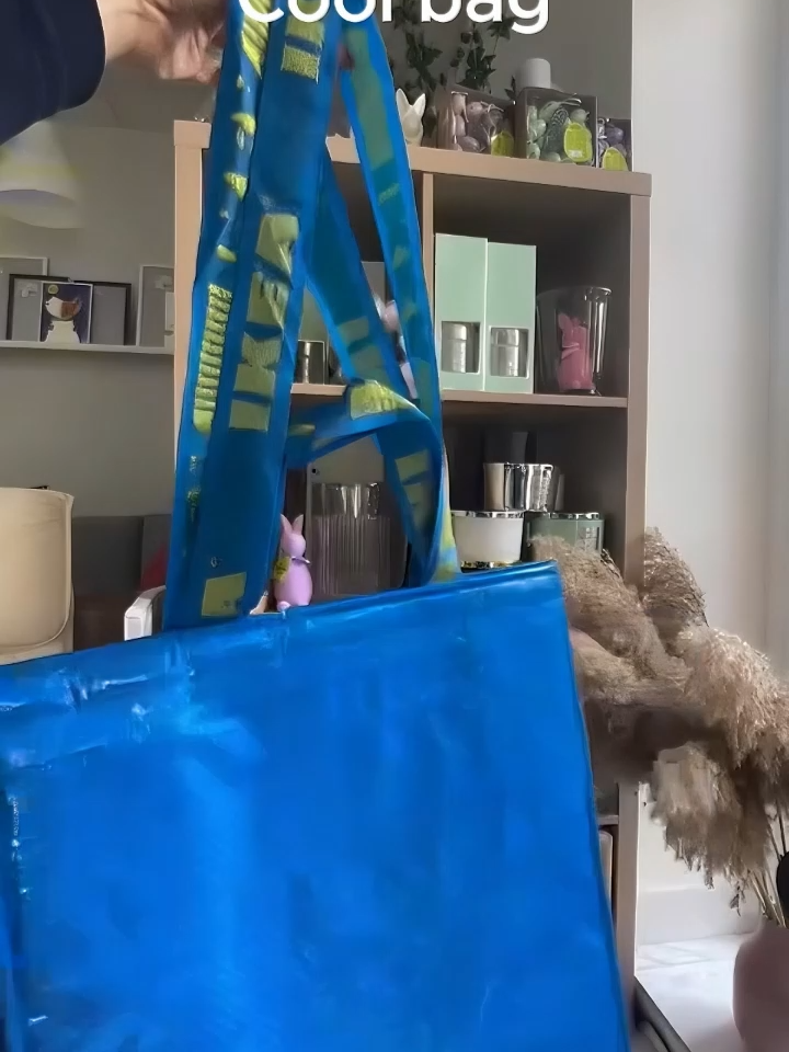 🧊💙 IKEA FRAKTA Cool Bag (38x40cm) – perfect for the beach, picnics & groceries! Stylish, strong & keeps it all fresh. Shop now 👉 www.lovehomeshops.com #Lebanon #LoveHomeShops #IKEA #CoolBag #PicnicVibes #BeachDay