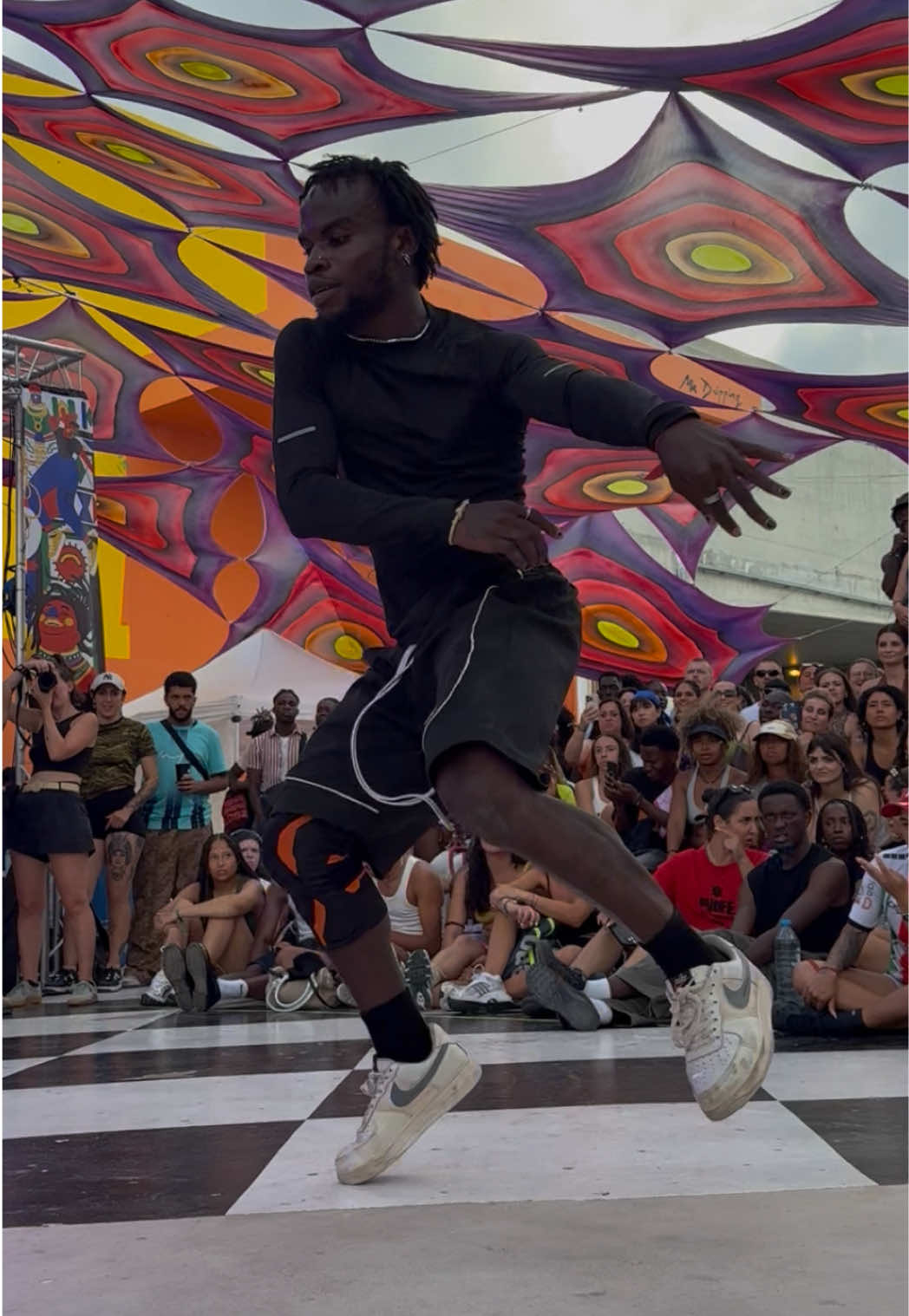 Azonto US @STREET NKOAAA 👑🔥🦍 in the 1vs1 Black Belt Battle semifinal 🥋🔥  #dance #vibes #energy #battle #oyofedancebattle 