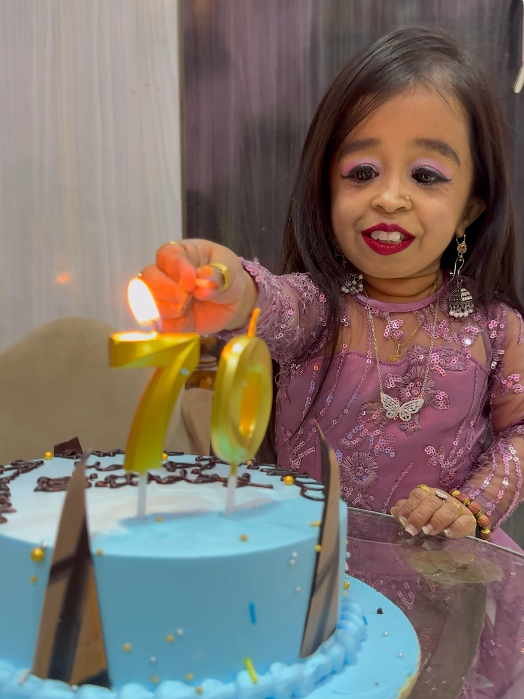 Today is our 70th birthday, and who better to light the cake candles than the wonderful world's shortest woman Jyoti Amge 🎂 We’re celebrating our 70th anniversary this month with record holders from around the world #GWR70