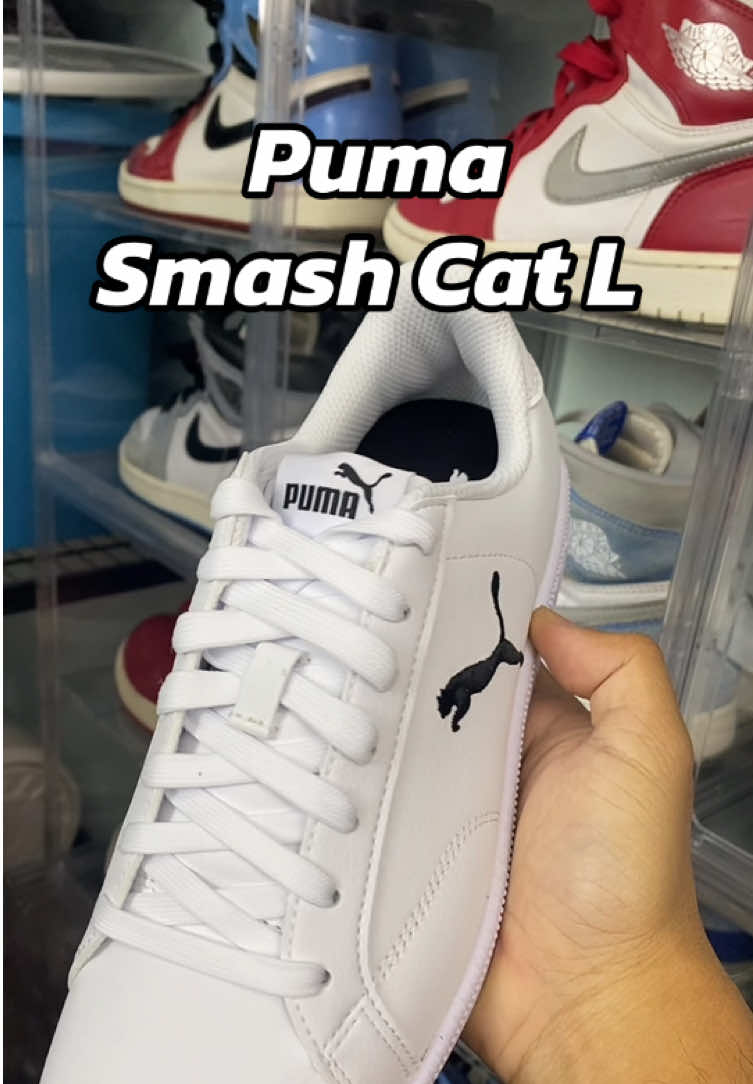 Puma Smash Cat L เป็นรองเท้าที่ใส่ง่ายแต่งตัวง่ายและใส่สบายมาก  #PUMABRANDDAY #PUMATH #PUMATHAILAND #รองเท้า #รองเท้าแฟชั่น  