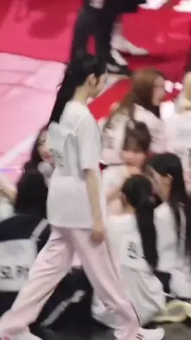 Hearts2hearts Social Butterfly 🪷 #하츠투하츠 #Hearts2Hearts #Isac2025 