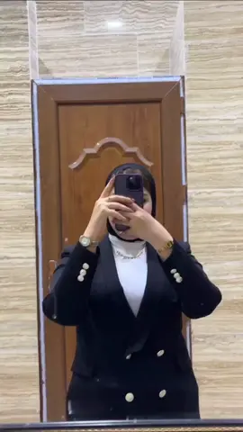 أخبروا .. من يظن نفسه حكاية كبيرة بأننا لا نقرأ الروايات أصلا ..! ⚡️؟؟؟! 