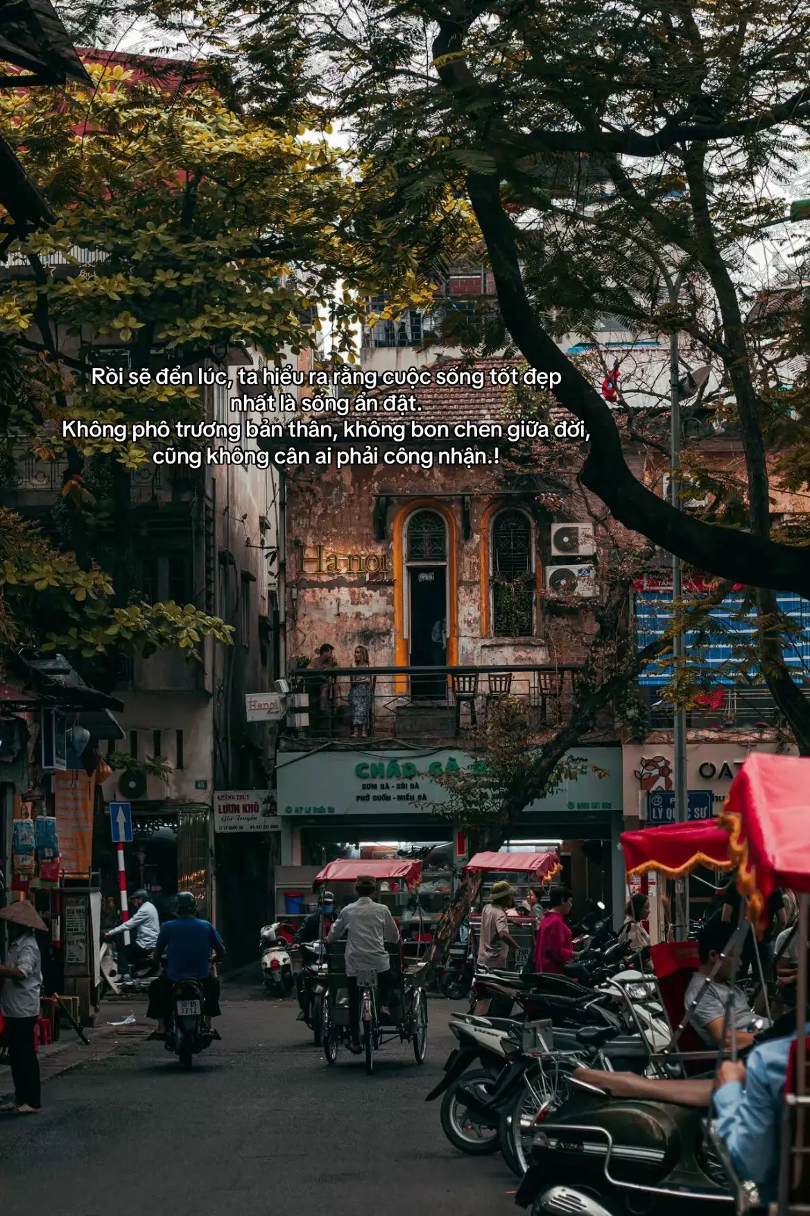 Rồi sẽ đển lúc, ta hiểu ra rằng cuộc sống tốt đẹp nhất là sống ẩn đật. Không phô trương bản thân, không bon chen giữa đời, cũng không cân ai phải công nhận.!