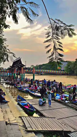Sunset di siring Banjarmasin…….                                             #siringbanjarmasin🥰 #banjarmasin #fypシ゚viral #pasarterapung #sunset 