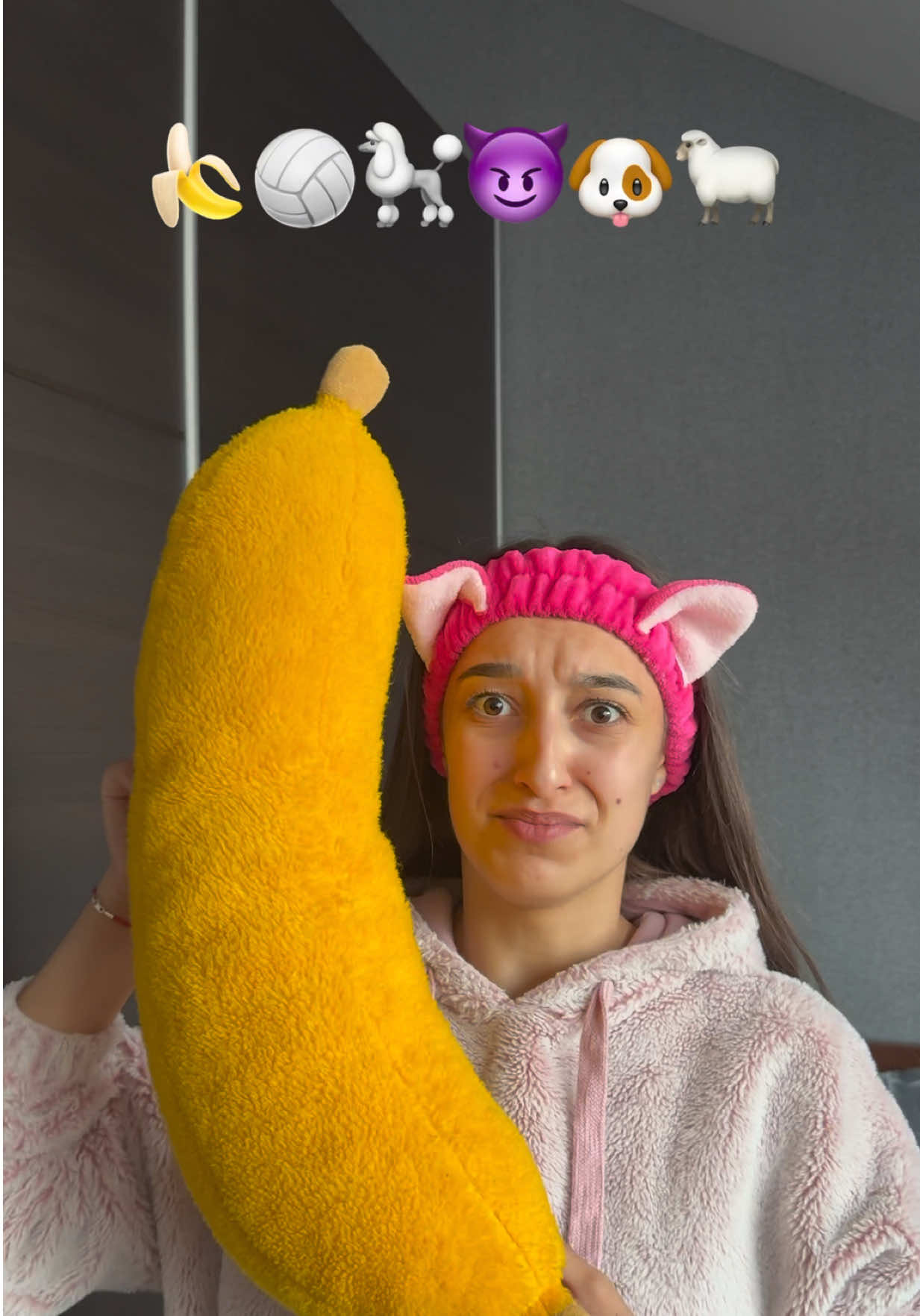 The WEIRDEST PILLOW in the world #unboxingvideo #rate #haul #weird 