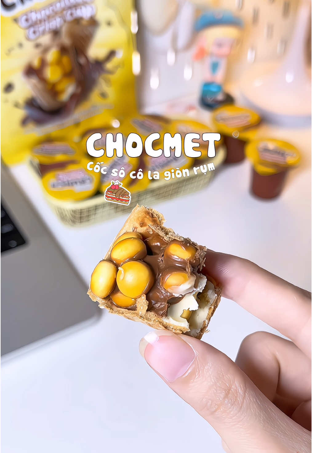 Cốc sô cô la giòn rụm bùi béoo ngon ơi là ngon #chocmet #doanvat #banhngon #cocsocola #banhcocsocola 