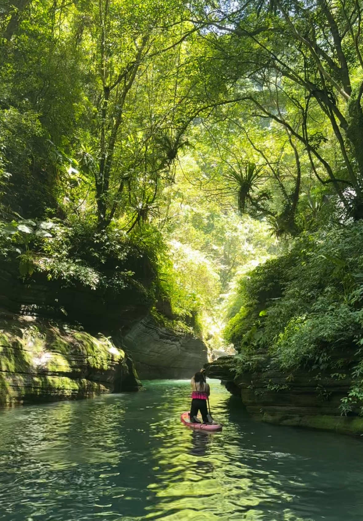 美得不真實的那羅溪 #台灣秘境 #新竹 #溯溪 #sup #新竹景點 #尖石鄉 #那羅部落 #taiwanlife #rivertracing #沢登り #riverlife 
