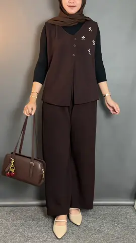 Cakep banget warnanya 🤎✨ #oneset #setelanwanita #onesetknit #setelanvest #ootdfashion 
