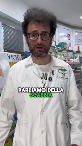 😬 Prurito intenso, soprattutto di notte? Potrebbe non essere solo stress… Parliamo di scabbia: sì, si cura, ma va riconosciuta e trattata in fretta! Passa in farmacia per info, prodotti e consigli utili 🧴🧼 #Scabbia  #FarmaciaConsiglia #ParliamoneChiaro #SaluteDellaPelle #farmaciarinaldi  
