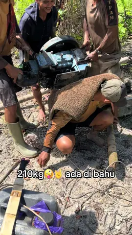 210kg ada di bahu🤣🤪#4upage #fypppppppppppppppppppppp #dayakkalimantan #fyp #fypage 