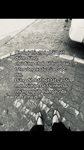 chơi gì thì chơi phải biết điểm dừng, chứ đừng chơi để trượt dài trên vòng xoáy của cuộc đời. Đừng để mất hết tất cả,rồi mới hối hận.Để rồi nhìn lại những người thân yêu,đã bỏ ta mà đi...