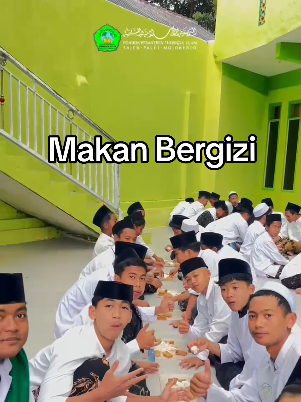 Program Makan Bergizi 🍽️ Dari Bapak Presiden @_prabowosubianto untuk para pelajar Indonesia 🇮🇩 _________________________________ Jangan lupa Subscribe Akun Sosial Media Kami  🙏🏻 *Website* Informasi : www.thoriqululum.com Berbagi : donasi.thoriqululum.com Pendaftaran: psb.thoriqululum.com *YouTube* https://youtube.com/@pondoksajen *Facebook* https://www.facebook.com/ponpes.pacet *Tiktok* https://www.tiktok.com/@ppthoriqululumsajen *Instagram* https://www.instagram.com/pondok_sajen Subscribe Akun Sosial Media Kami  🙏🏻  Bantu Share Yukk.. Untuk kebaikan. #PondokSajen #ppthoriqululumpacet #satumedia #konten #saTUMedia 