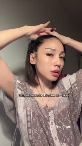 night skincare for 40s era 👩🏻‍🦯‍➡️ micellar water : bioderma facial wash : cosrx  toner : equal berry ( swimming pool ) serum : vit c dr.althea moist : dr. althea 345  vitamin 💰 blackmores d3 1000 iu blackmores bio zinc rilus probiotik  belum pernah botox,filler atau apapun ya maybe soon hilangin freckless  sekian dan calangeo 🫰🏻 *oily acne prone skin*
