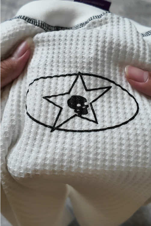 texture nya itu lohh🙂‍↕️😻 udah pasti adem inii #OOTD #streetwear #dailywear #outfitideas #outfitinspo #longsleeve  