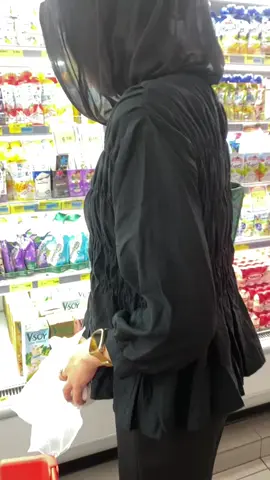 All black 🖤 #ootdinspo #ootdhijab #blousekerut #allblack #viscosebamboo #hefav 