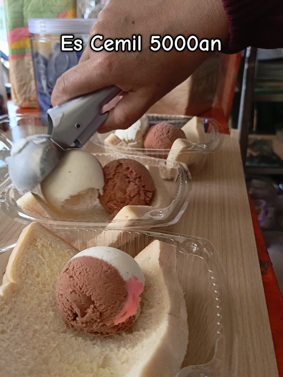 Jualan Es Cemil 5 ribuan...  #Minivlog #Dailyvlog #Icecream #Eskrimgoreng #escemil 