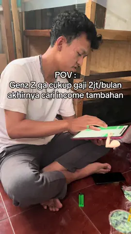 Banyak Gen Z sadar… gaji 2 juta per bulan udah ga cukup buat nutupin semua kebutuhan. Akhirnya cari income tambahan biar bisa nafas lebih lega. Tapi masalahnya: Nambah kerja = waktu habis, badan capek. Nunggu naik gaji = kadang bisa tahunan. Bisnis modal gede = ga semua orang bisa. Makanya banyak yang mulai lirik income digital. Kenapa? ✅ Bisa dijalankan sambil kerja/study. ✅ Modal kecil, bahkan ada yang mulai dari HP aja. ✅ Skala tak terbatas, 1 kali kerja bisa dibayar berkali-kali. Sekarang pilihannya simpel: ❌ Tetap berharap gaji naik ✅ Atau mulai belajar cara bikin income digital dari sekarang 📌 Semua balik lagi ke keputusan lo. Kalau serius pengen tahu caranya, gue udah siapin panduannya di bio. #produkdigital #produkdigitaluntukpemula #bisnisdigital #cuandigital #digitalmarketing 