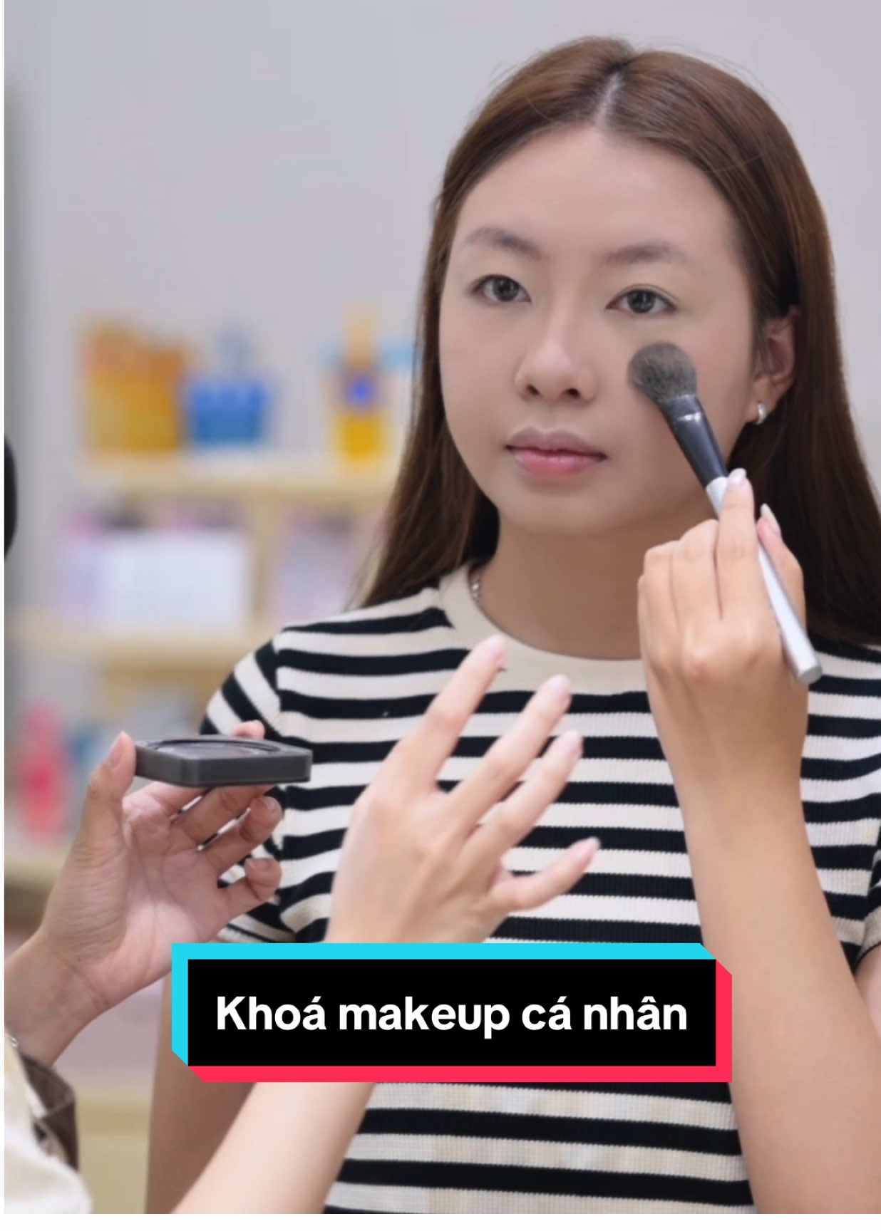 Khoá này dành riêng cho mấy bà chưa biết gì về makeup kể cả chưa biết cầm cọ 😘 Đang tặng cho mấy bà bộ ảnh beauty sau khoá học luôn nè 😘 #daymakeupcanhan #studio #xuhuong #makeup #trendingtiktok 