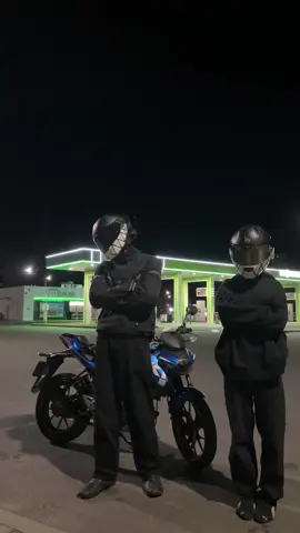 🥸