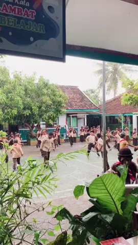 seneng banget main hujan #promomakangajian #fyp #kulonprogo 