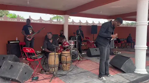 M’asem bi by Yaw sarpong live 🎧🎧🎤#highlifejazzy6official #livebandmusic #fyp #ghanatiktok🇬🇭 #viral_video @SkpapaDecor👴🪚🪛🔨 @groovefacultygh @Kelly Nuel 