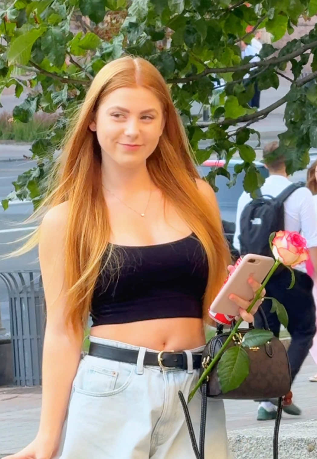 Посміхнись, у світі мільйони дівчат, але твоя краса змусила мене зупинитись 🥹❤️ 