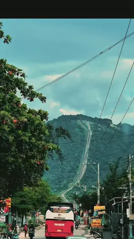 TP k dịu dàng nhue mơ. Nơi ấy đông người,nhưng ai cũng vội. Đèn ở đó sáng nhưng lòng mình thì tối #đeongoanmuc #ninhthuan #xetai #tungngoc #foryou 