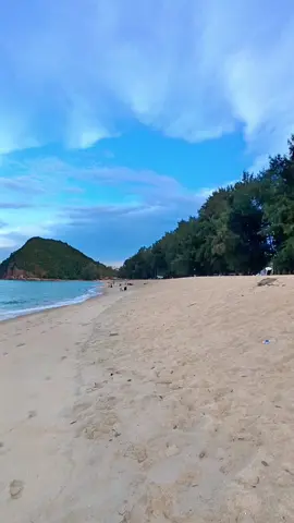 Walaupun sabar dalam kesetiaan, tapi bahasa yang tajam menghiris hati, melukakan perasaan.. 😎 #solorider #bukitkeluang #besut #terengganu #tiktokmalaysia🇲🇾 