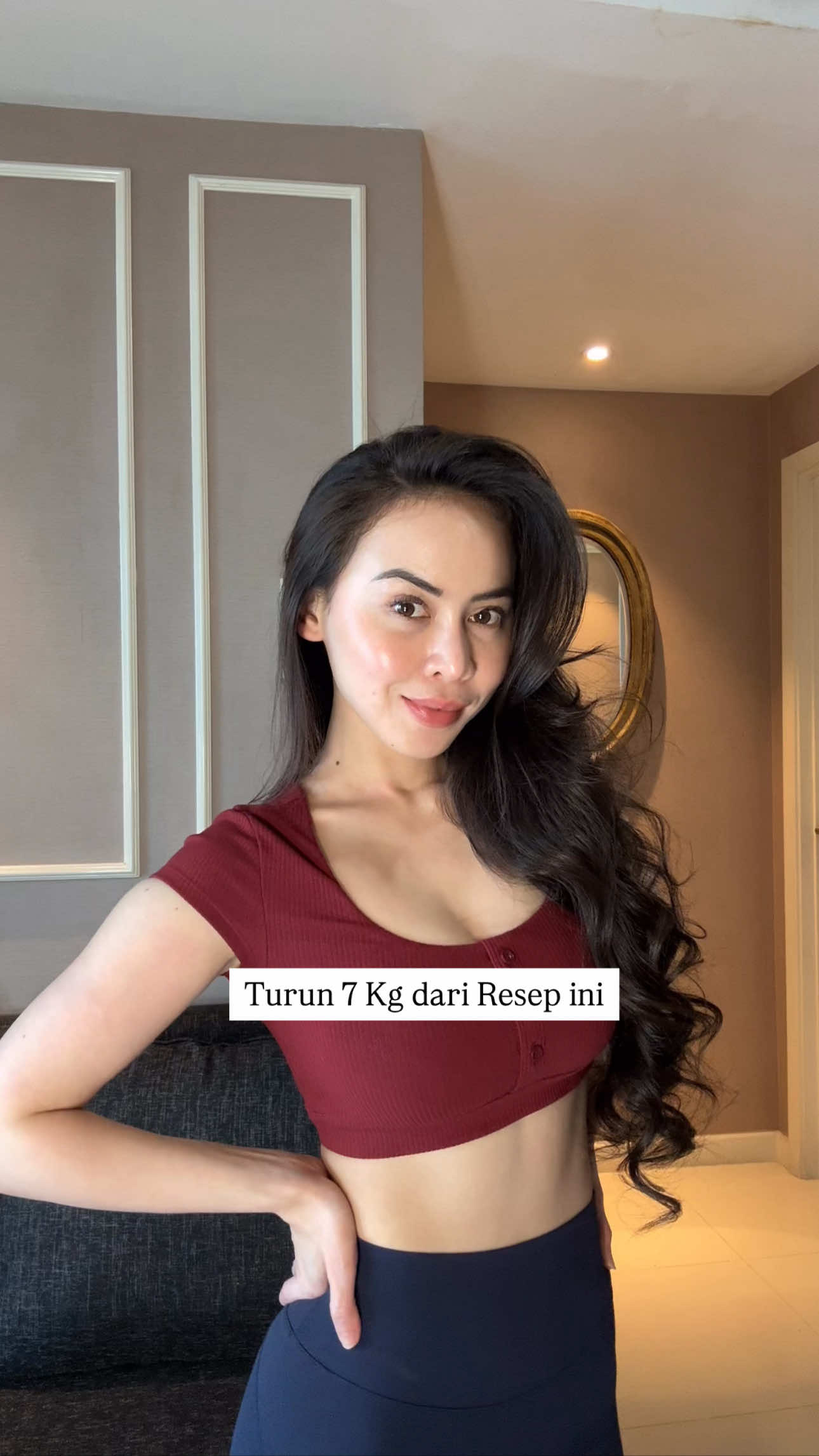 🍲 Diet Comfort Food Ala Lenna Kadang orang pikir “diet” itu artinya ribet & nyiksa. Padahal kuncinya cuma satu → nyaman dijalanin 🫶🏻 Kalau enak & simple, pasti lebih konsisten dan hasilnya juga kerasa. Hari ini aku masak Tumis Daging Tahu buat temen makan Nasi Merah Dailymeal. Teksturnya pulen, gampang banget masaknya, dan bikin kenyang lebih lama ✨ 📍 Nasi Merah Dailymeal udah tersedia di supermarket & e-commerce kesayangan kamu ya! Resep Tumis Daging Tahu 🌶️🥢 Bahan: 	•	500 g daging low fat 	•	300 g tahu sutera (aku pakai Sakura) 	•	3 siung bawang putih, cincang 	•	Batang daun bawang, iris tipis 	•	2 sdm saus tiram 	•	2 sdm mirin halal 	•	1½ sdm chili oil kering ( beli di App astro)  	•	1 sdm minyak wijen 	•	Daun bawang untuk topping Cara masak: 	1.	Tumis bawang putih cincang & batang daun bawang sampai harum. 	2.	Masukkan daging, aduk hingga berubah warna. 	3.	Tambahkan saus tiram, mirin halal, dan chili oil. Aduk rata. 	4.	Masukkan tahu sutera, aduk perlahan biar tidak hancur. 	5.	Terakhir tambahkan minyak wijen & daun bawang. Sajikan hangat. 🍚 Tips nasi merah Dailymeal: masak dengan perbandingan 1 cup beras : 2,5 cup air biar pulen & nikmat! #dietmestinyaman @Dailymeal Indonesia 