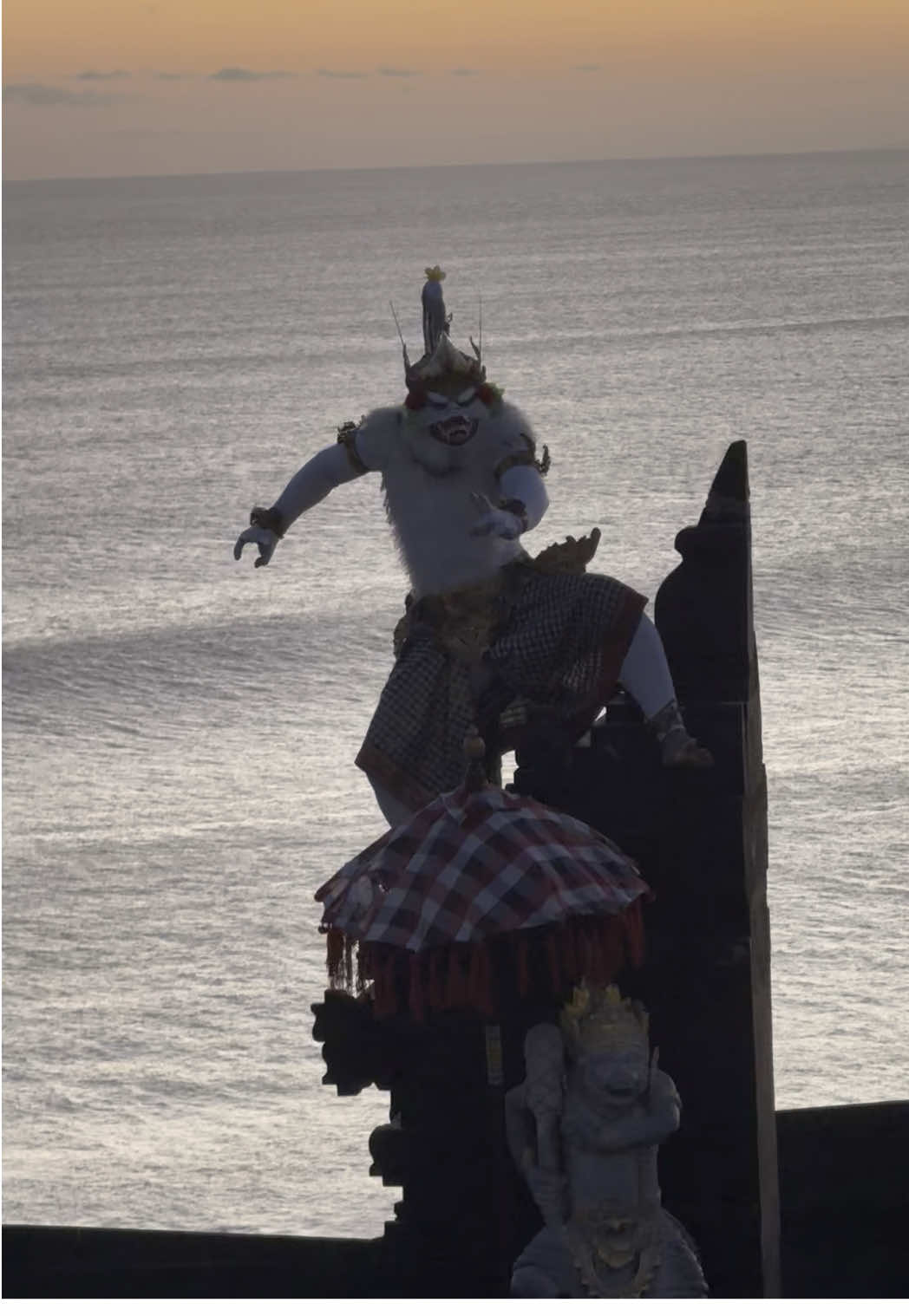 Mentahan video tari kecak uluwatu. #tarikecakuluwatu #wisatabali #fypage #mentahanvideo #bali 