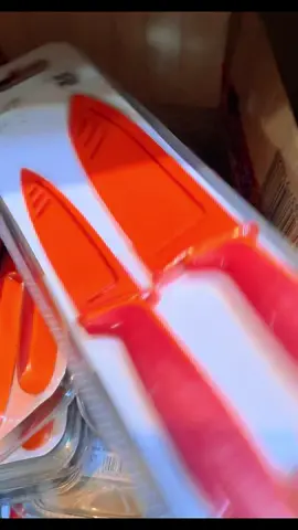 Set 2 dao WMF TOUCH 2PC SET OF KITCHEN KNIVES ⚠️ Dao cùn thì bỏ đi, dùng vừa mệt vừa kém an toàn! 💡 Nâng cấp gian bếp với bộ dao WMF của Đức – Đẹp, sắc, bền! 🔪 Combo 2 cây cực tiện lợi: – Dao lớn: Cắt rau, thái thịt, băm xương nhẹ tênh – Dao nhỏ: Gọt hoa quả, lóc cá, cắt đồ tỉa siêu mượt 🎁 Có vỏ bảo vệ lưỡi dao – cất gọn, sạch sẽ, an toàn tuyệt đối 🎨 Màu sắc sang xịn: Đỏ cá tính – Đen huyền bí #setdao #daonhabep #daogothoaqua #wmf #giadungtienich 