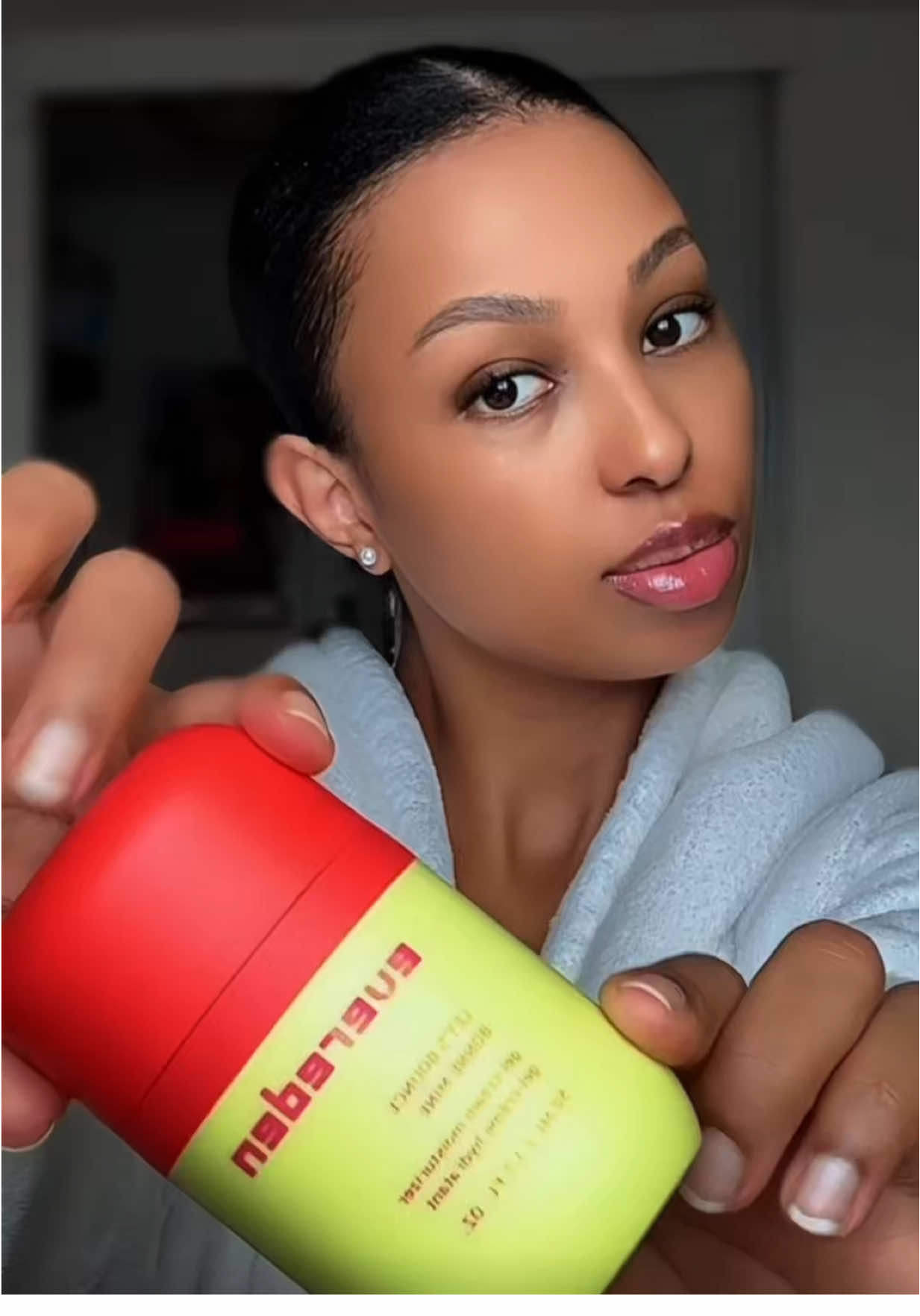 Say goodbye to dryness and breakouts 👋 This oil-free gel-cream keeps your skin hydrated, smooth, and balanced without clogging pores. Perfect for acne-prone, oily, and sensitive skin 💧 #CapCut #clearskin #acneproneskin #moisturizer @sephoracanada @Evereden 