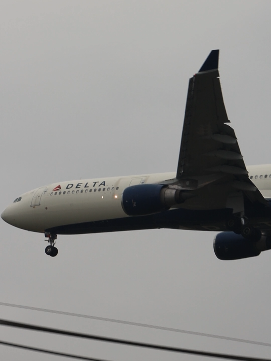 AIRBUS A330 DELTA Airlines ✈️🇺🇲 Arrival GRU-AIRPOT 🇧🇷 #a330lovers #deltaairlines 
